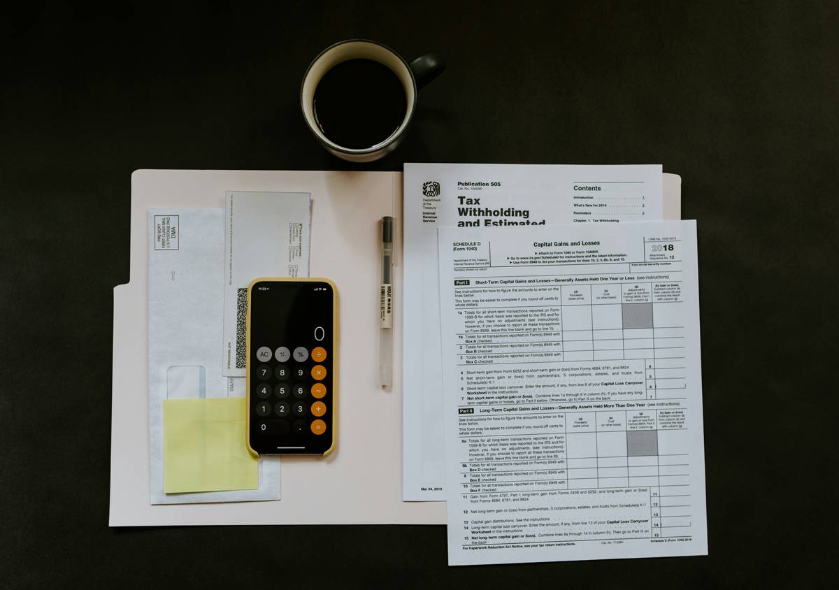 Step-by-step flowchart showing how paying tax on crypto works with different accounting methods